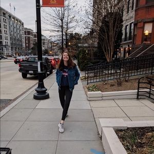 Meet your Posher, Emily